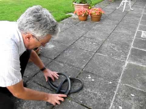 How to fold a bicycle tyre, a bicycle tire