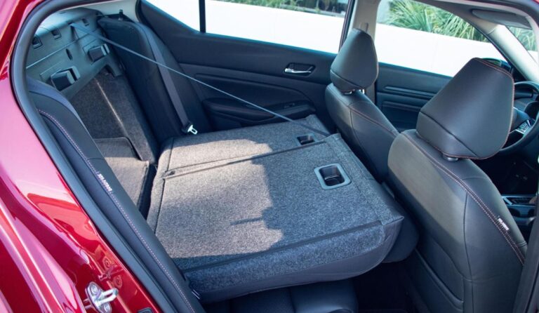 Do Nissan Altima Back Seats Fold Down? Is It possible?