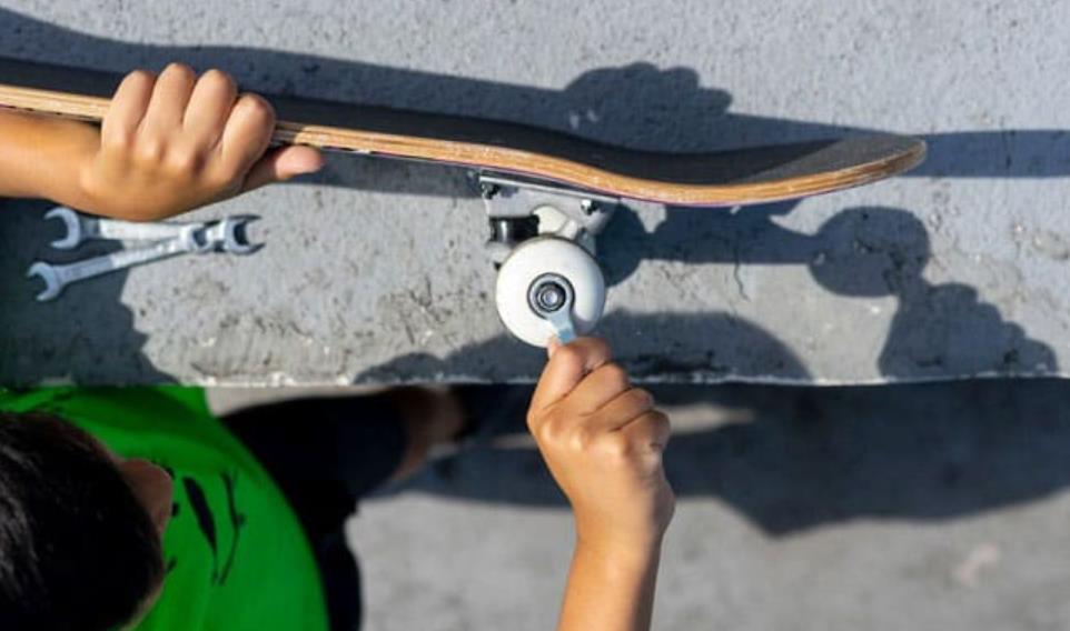 How Do You Untighten Skateboard Wheels