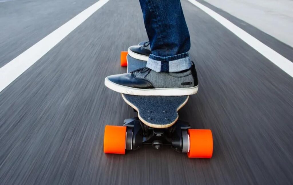 How to Choose an Electric Skateboard Based on Its Braking System