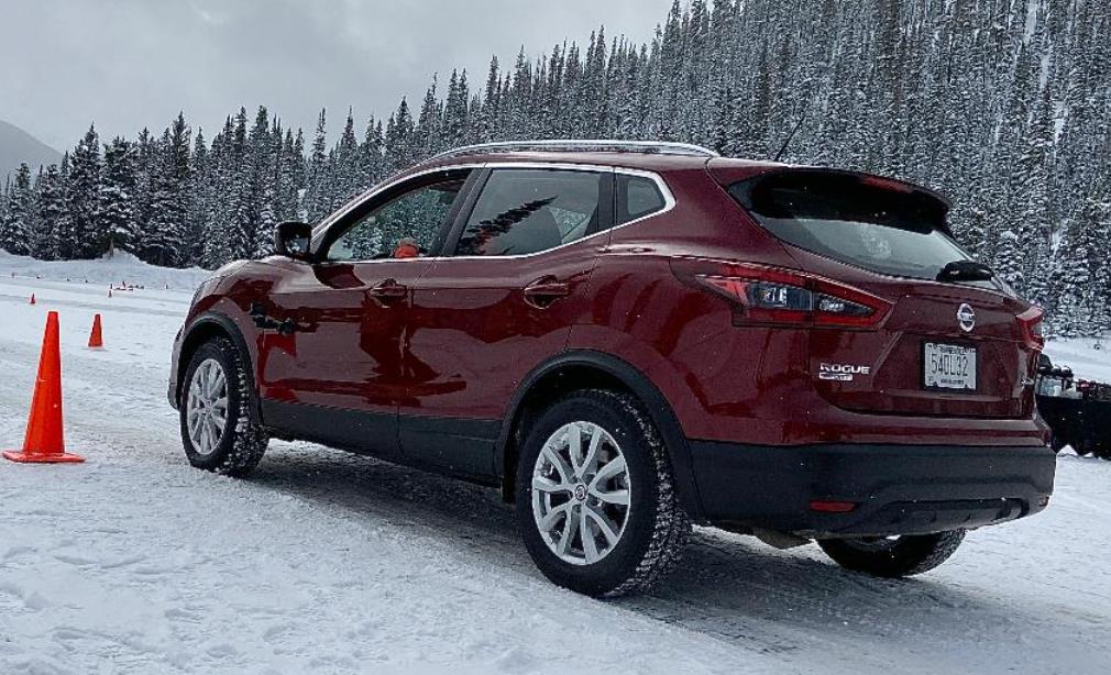 What Should I Consider When Driving a 2015 Nissan Rogue in Snow