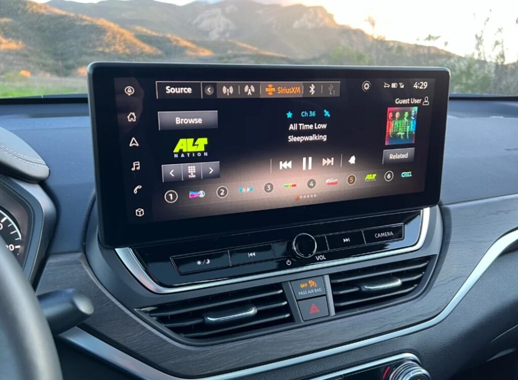 Advanced Infotainment and Connectivity