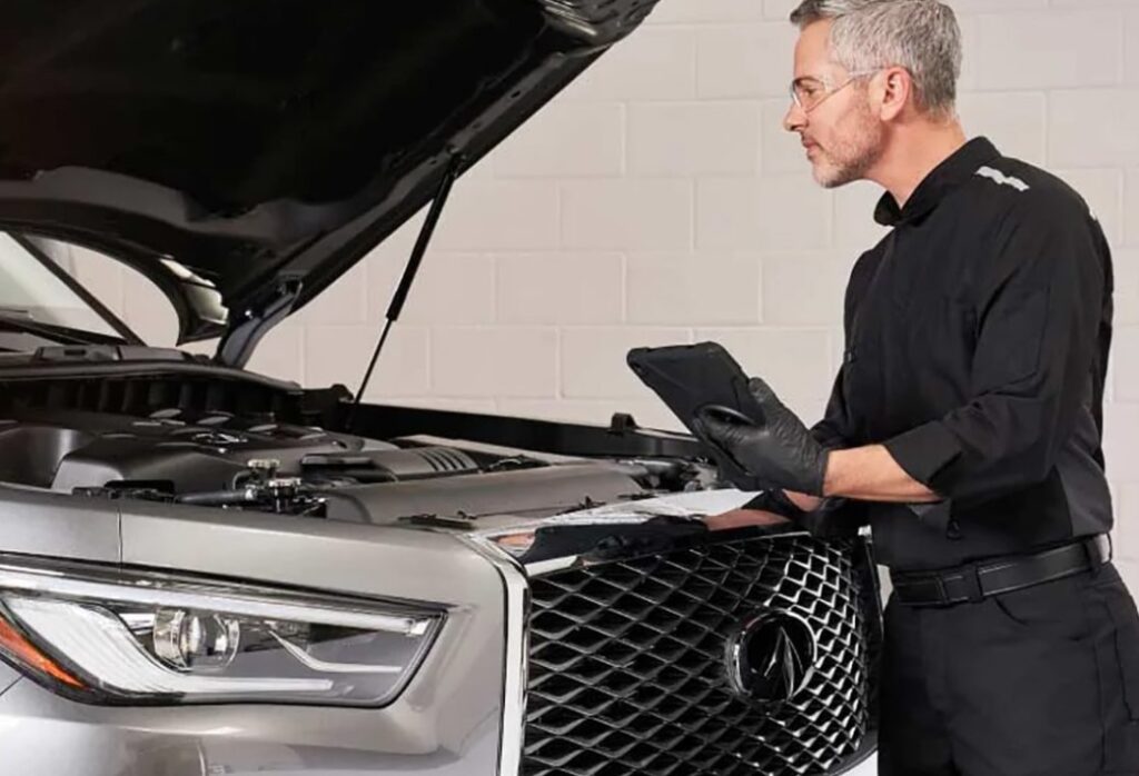 When to Choose an Infiniti Dealer for Service