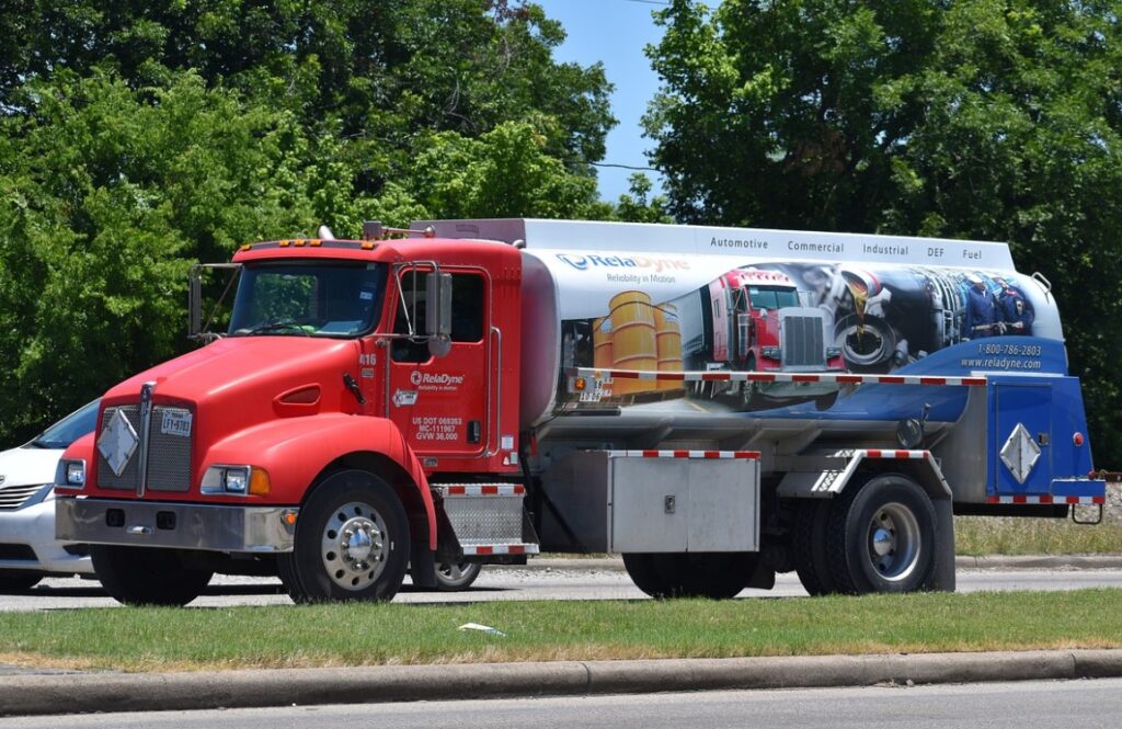 How Much Oil Does An Oil Delivery Truck Hold