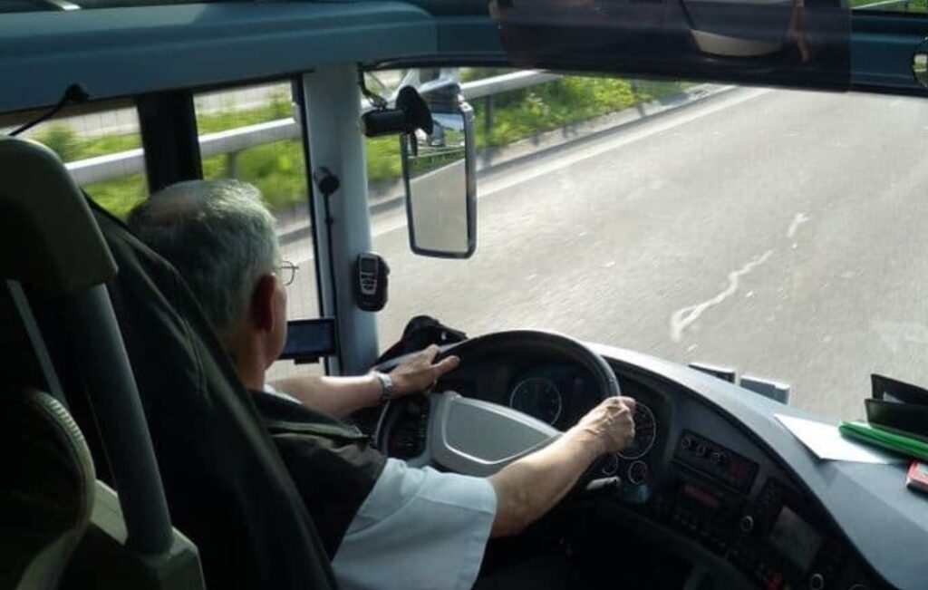 How Much Do You Tip A Charter Bus Driver? Answered