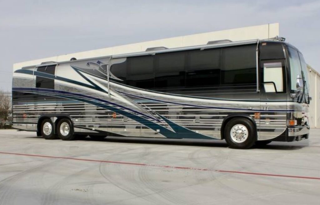 What Types of Engines Power Prevost Buses
