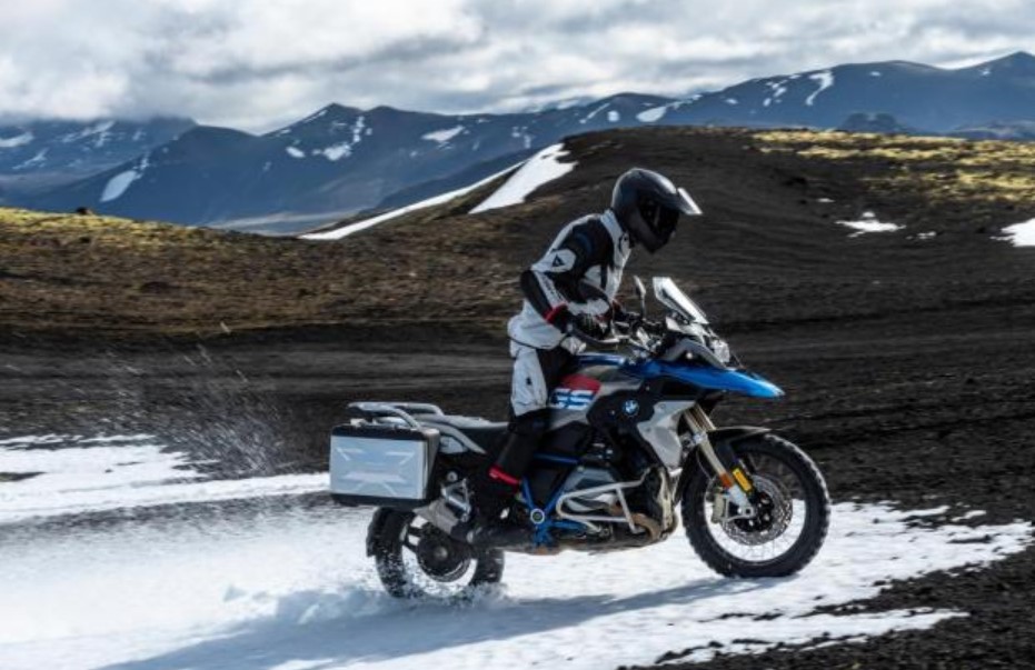 Can You Ride Motorcycles In The Snow