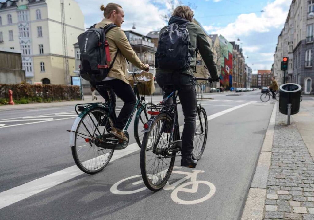 Do Cyclists Have The Same Rights And Responsibilities As Vehicle Drivers