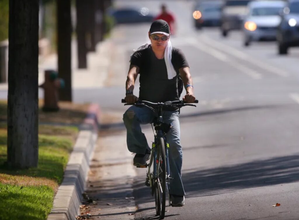 Is It Illegal To Ride A Bike Against Traffic